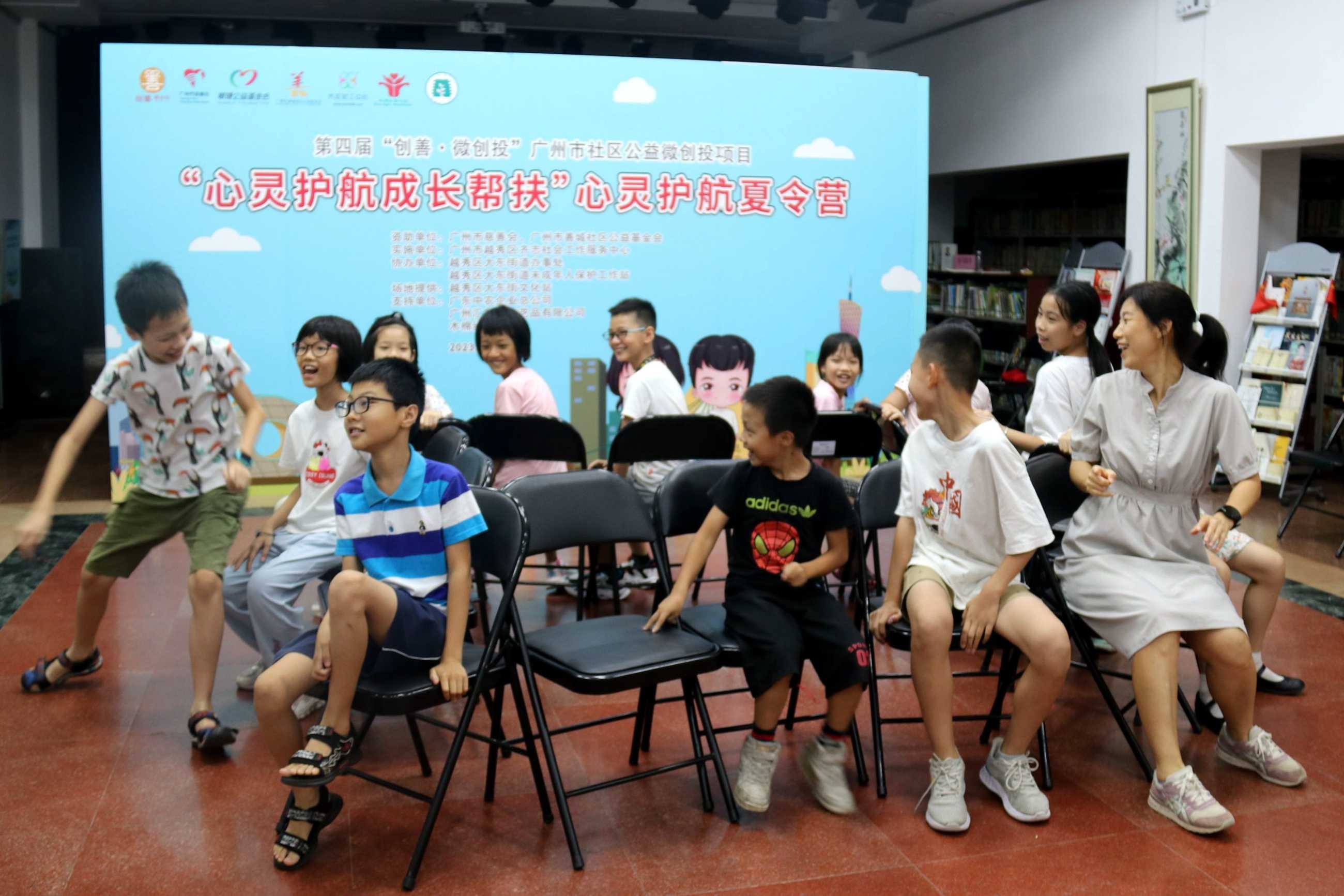 8抢凳子_副本.jpg
